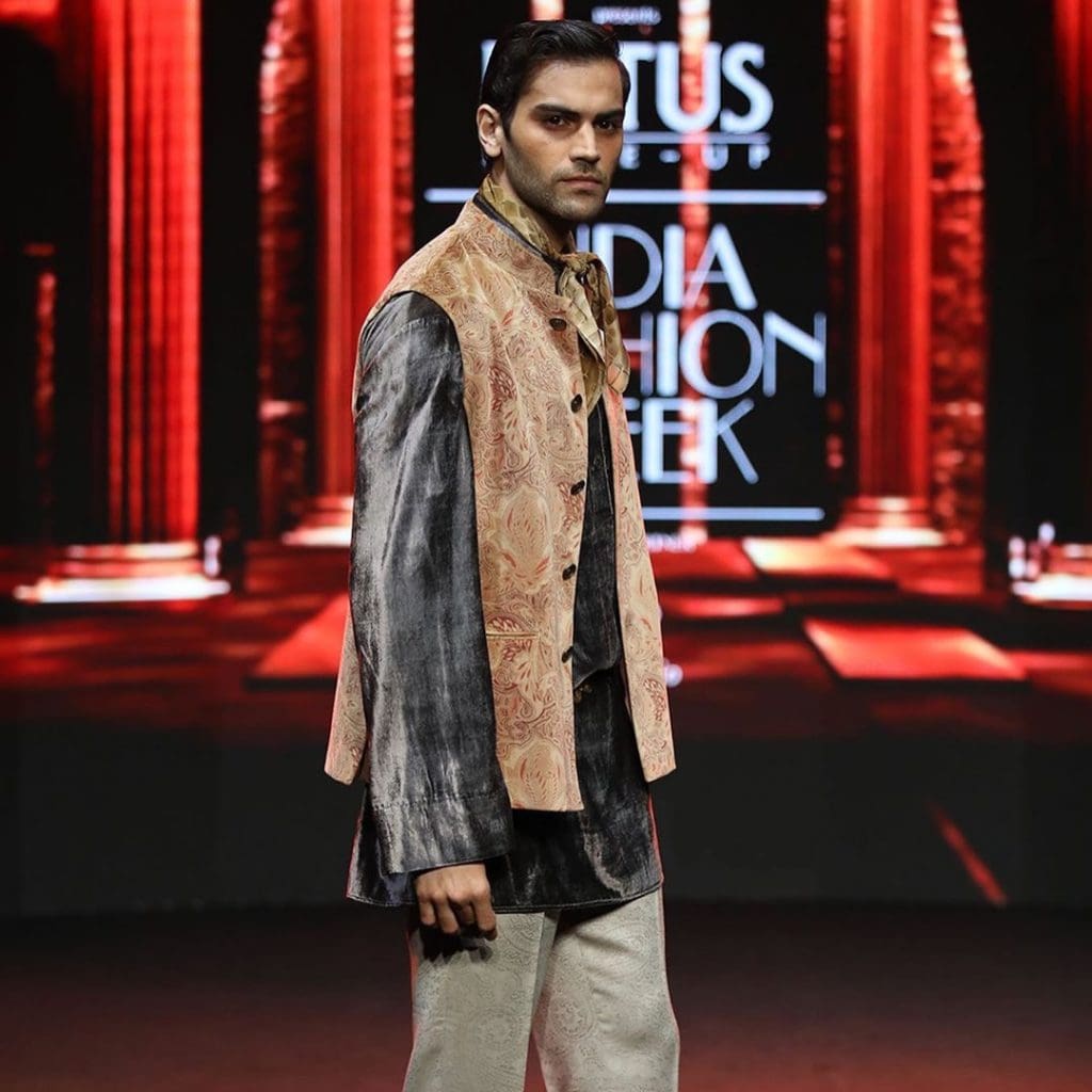 IMG 5522 Ravi Bajaj 60/70s throwback makes it big at phygital India Fashion Week