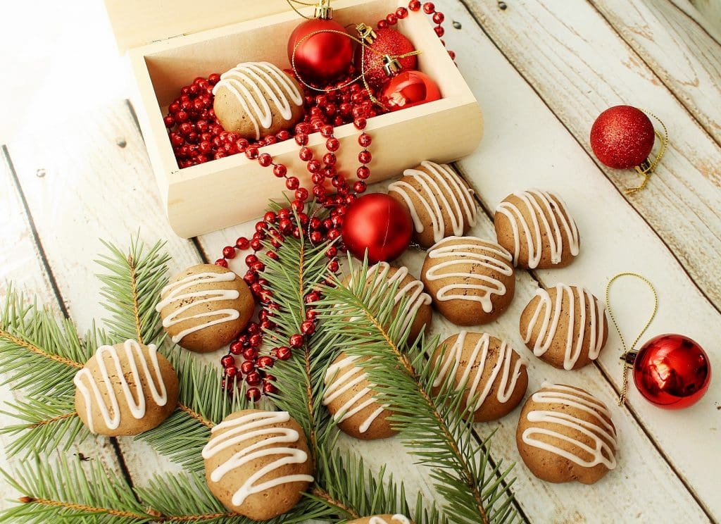 Christmas desserts  - Decorating Christmas Gingerbread 