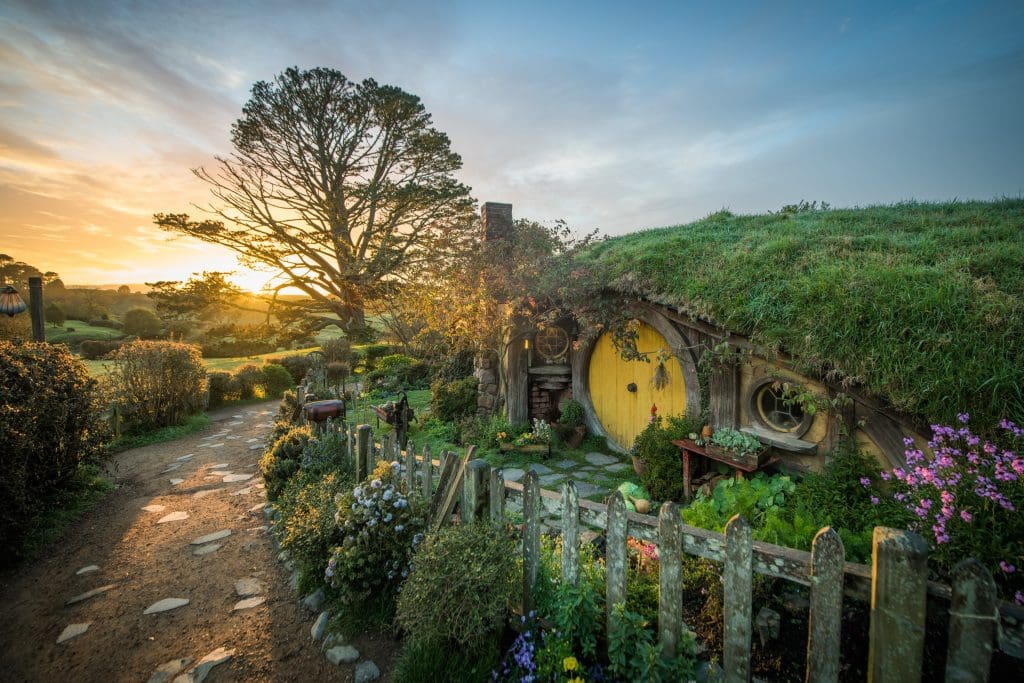  Lord of the Rings Hobbiton 1 PC Shaun Jeffers