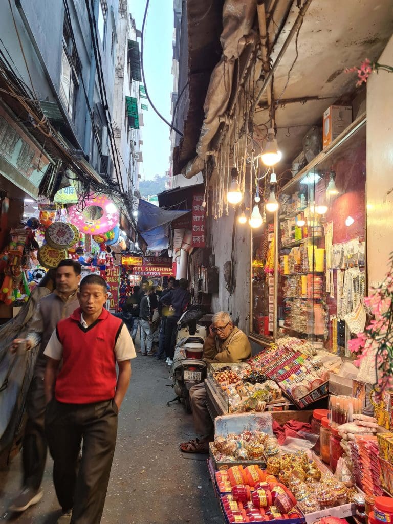A-narrow-shopping-street-in-the-ancient-Bara-bazaar-Haridwar