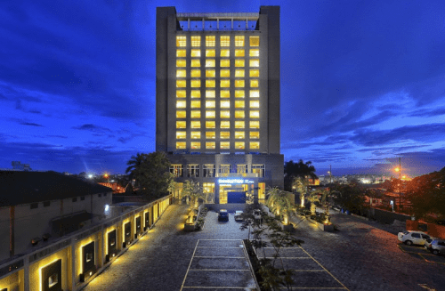 DoubleTree by Hilton Pune-Chinchwad