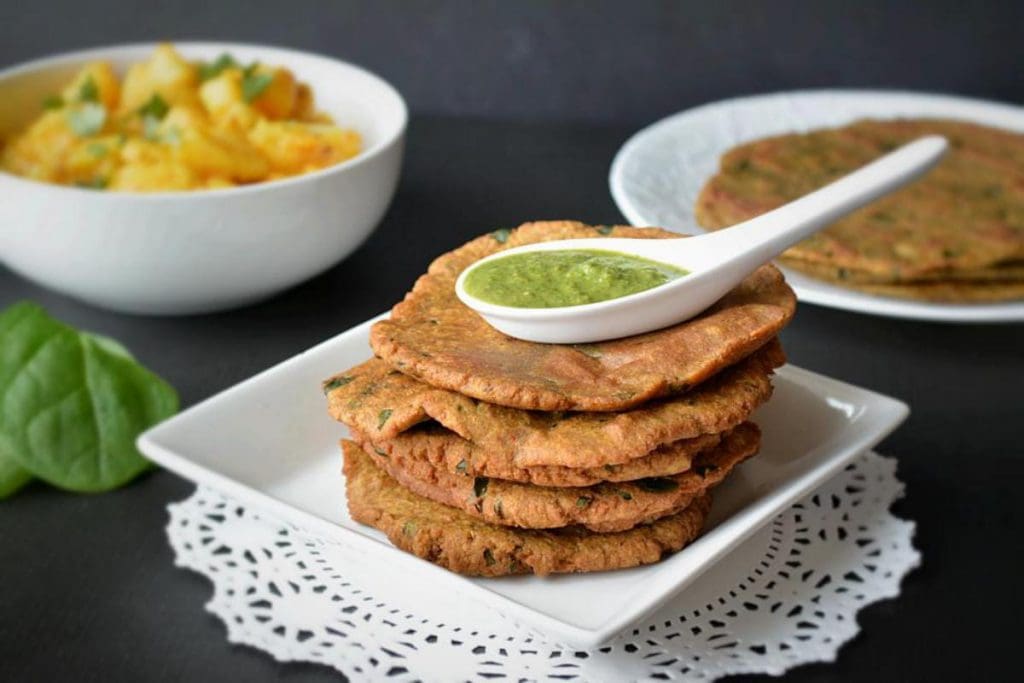Singhare ki Atte ki Poori - tasty vegetarian dishes to make at home