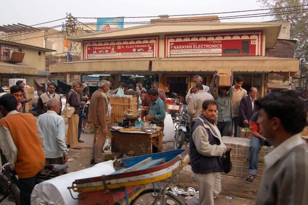 Food and Cultural Traditions in Chandni Chowk 