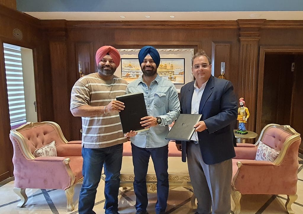 Signing - Harmeet Singh and Sukhmeet Singh, Partners, Hall of Heritage with Sushil Amlani, Head of Business Development, Espire Hospitality Group (L-R)