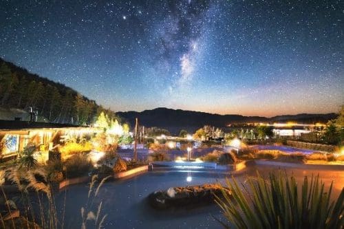  Stargazing in New Zealand- Tekapo Springs at night 