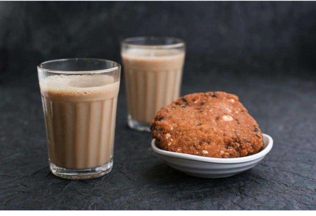 CHAI-AND-PARIPPU-VADA