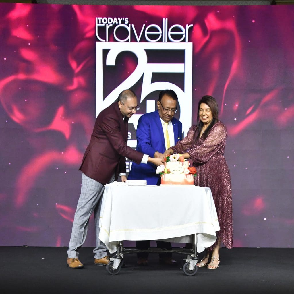 EDSC 000 5 Cake Cutting Todays Traveller celebrates 25 years with Cover Launch of its Collector’s Edition-Champions of Change and prestigious Silver Jubilee Awards