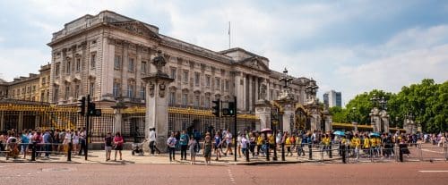  Top historical travel destinations-  London Palace Queen Buckingham