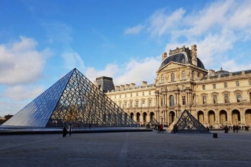  Top historical travel destinations-  Museum Louvre 