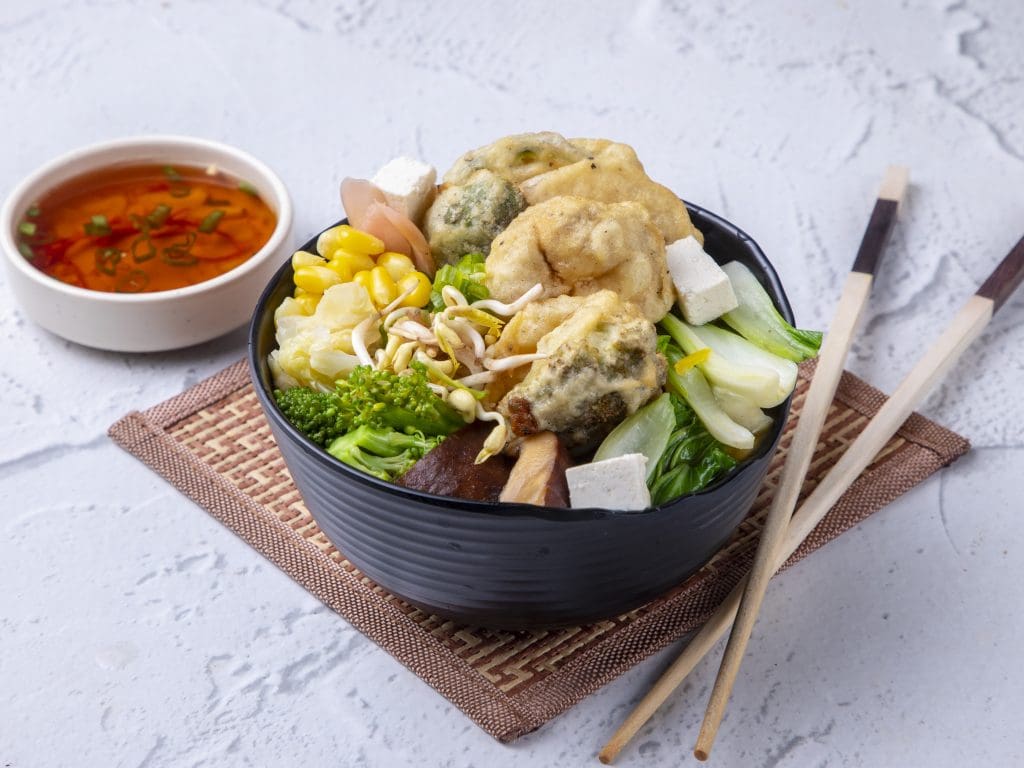 Veg tempura ramen Más sobre la excelente cocina tailandesa y japonesa: consulte el menú de invierno de Youkoso 2022