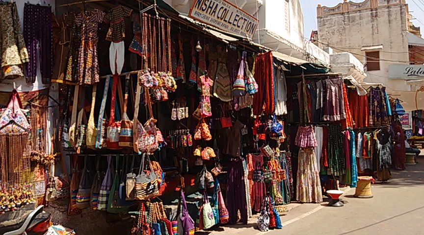 A handicraft market in Pushkar Rajasthan 2 A fascinating destination - Pushkar in Rajasthan offers 10 great attractions