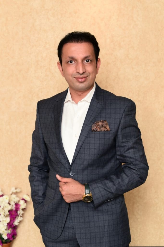 Abhijeet Adurkar gerente de hotel The Resort