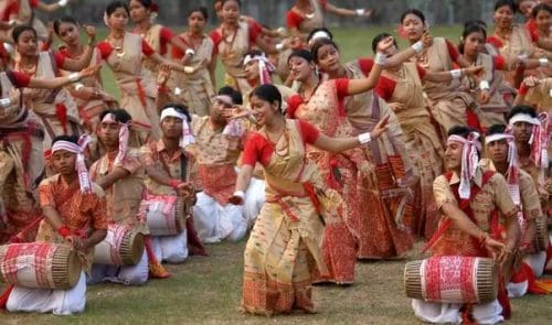 Bihu Dance Assam - Image courtesy Musta firoj ahmed via Wikipedia Commons