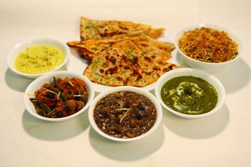 Platos vegetarianos en India un thali