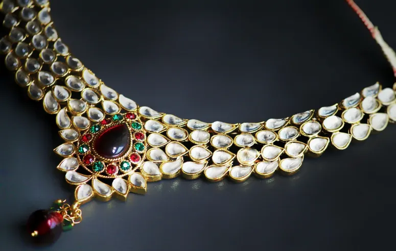 Beautiful Rajasthani jewellery - 6 famous styles 4 Polki - rubies, emeralds, amethyst set in gold Rajasthani jewellery