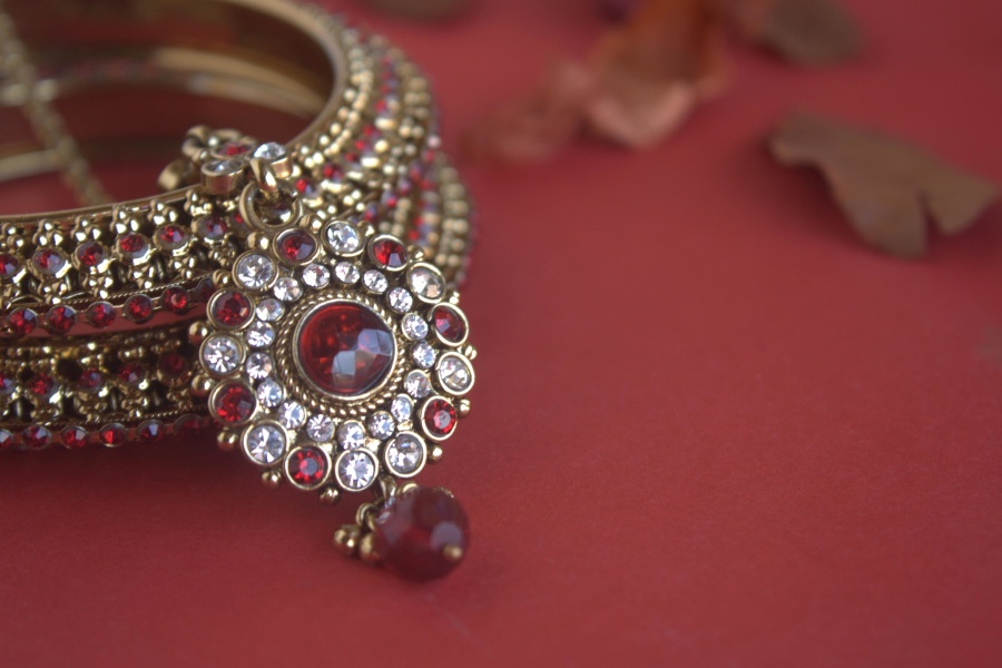 Beautiful Rajasthani jewellery - 6 famous styles 9 Bracelet with gemstones - Rajasthani jewellery