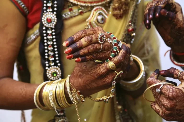  Bangles, necklaces and rings featuring traditional motifs 