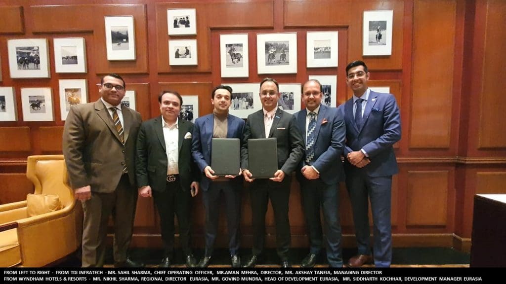Firma del nuevo hotel Ramada by Wyndham de 53 habitaciones en el vibrante Panipat 1 Hotel Ramada by Wyndham en Panipat