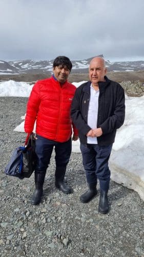 Guinness World Records roto por el dúo indio - Sujoy Mitra y el Dr. Ali Irani en la Antártida de la Isla Rey Jorge