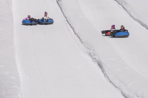 Trineo y tubing en Mammoth Lakes