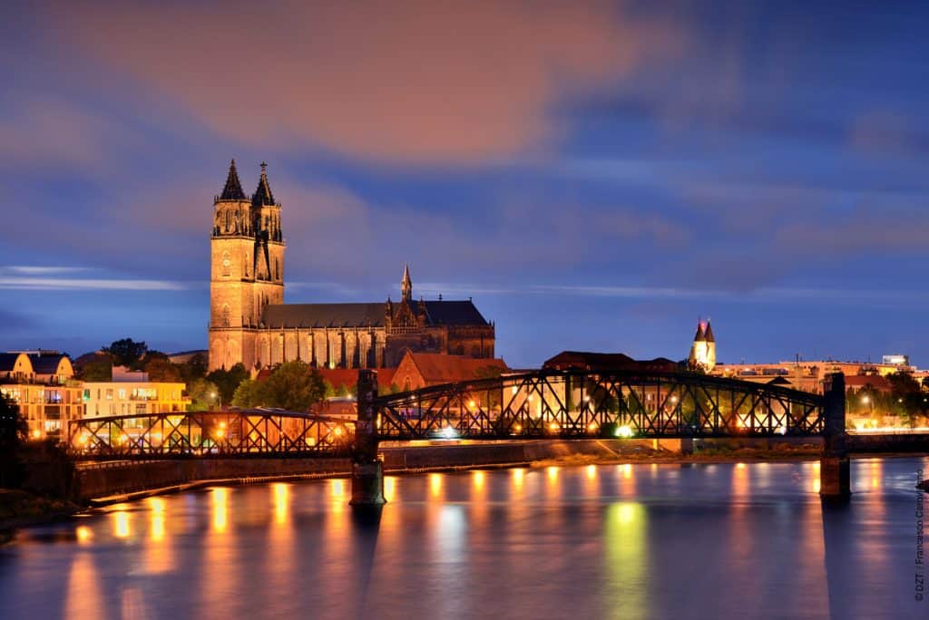 Magdeburg Elbufer mit Hubbrucke Dom Pure summer feeling: sunny spots along 1,200 km of coastline in Germany