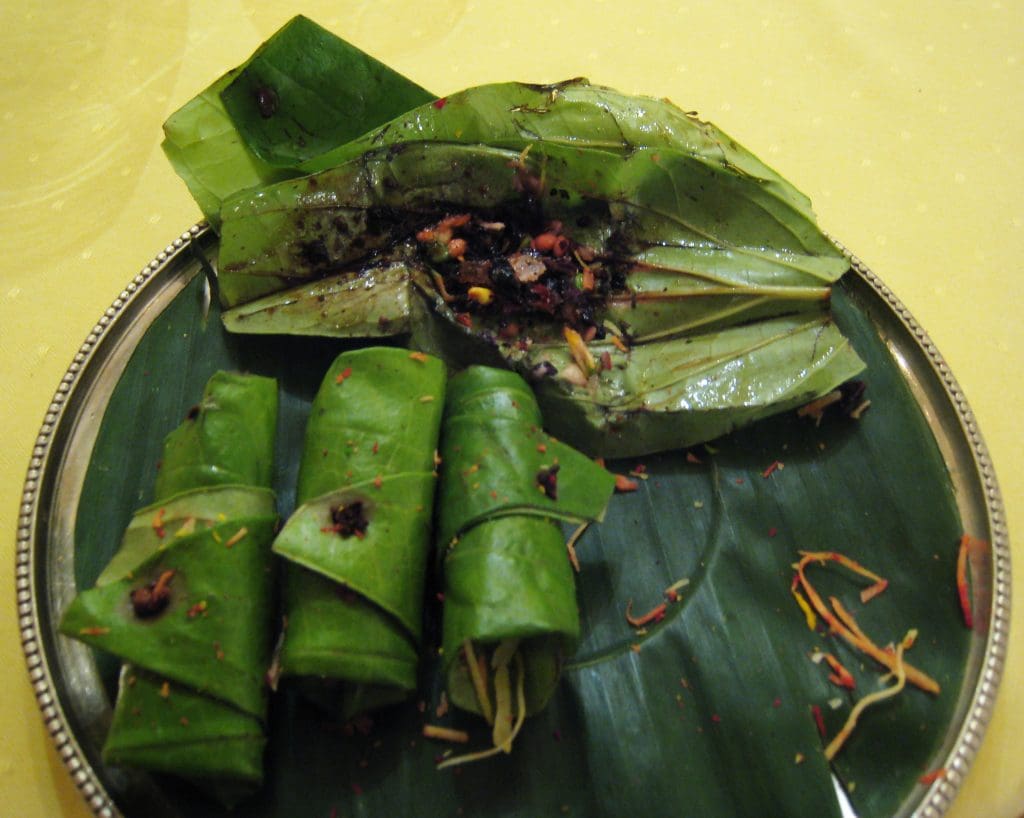 South Indian style betel leaves (Paan) Image courtesy Charles Haynes via Wikipedia Commons