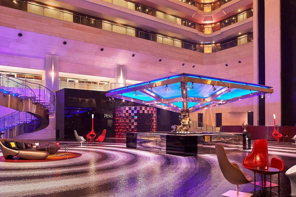 Le Meridien New Delhi: 3 decades of modern history 4 Eau De Monson - Le Meridien New Delhi