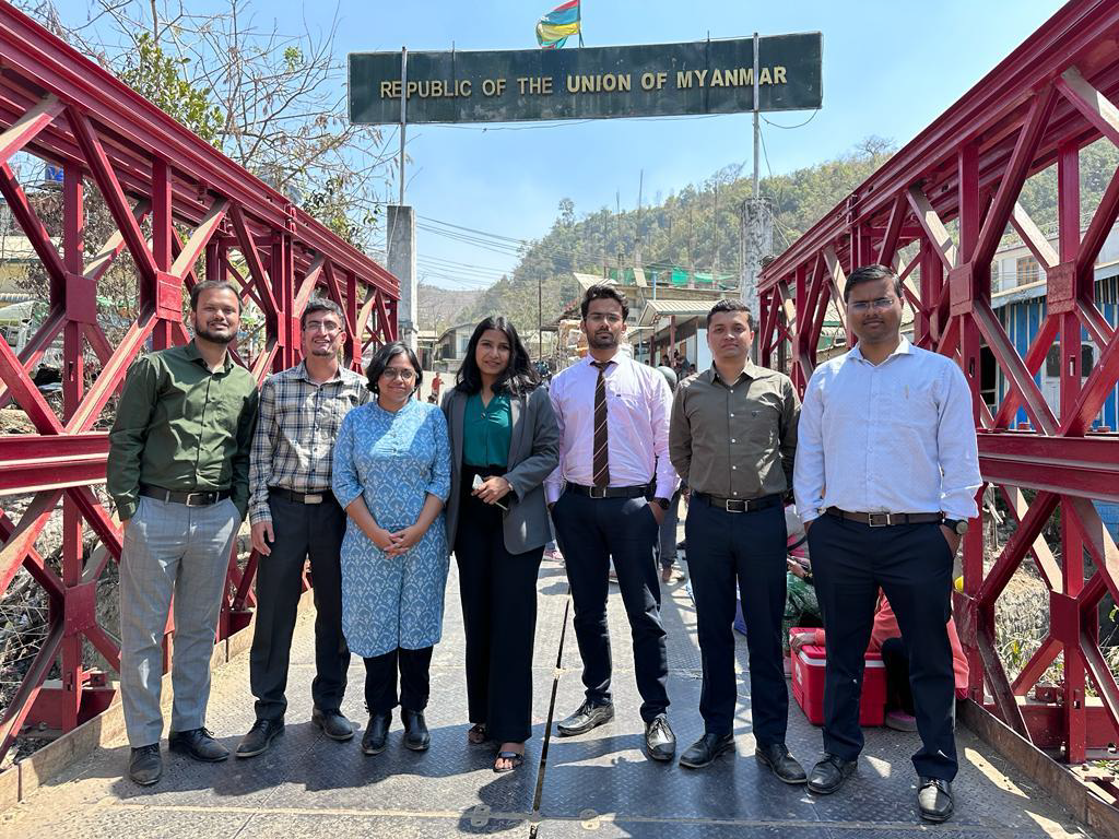 IIS OT en el puente de amistad Indo-Myanmar en Zokhawthar