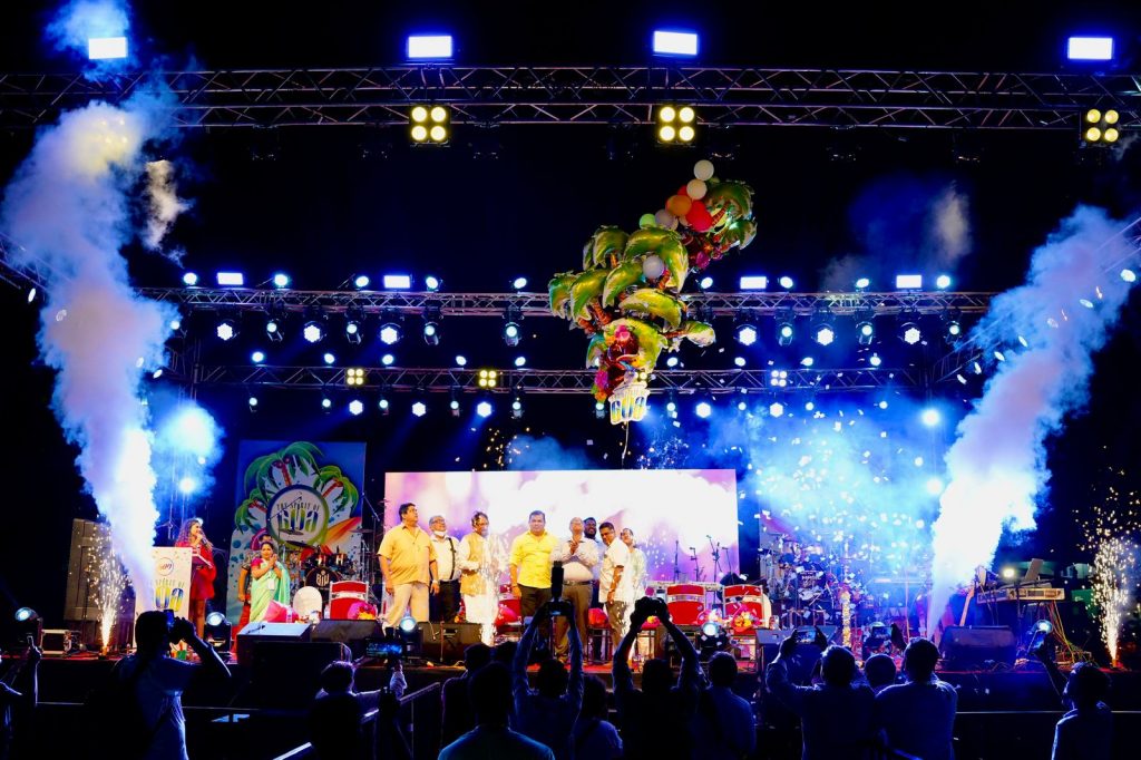 Respetados dignatarios en el festival Spirit of Goa Festival Spirit of Goa: Grandes multitudes se despiden con gran entusiasmo