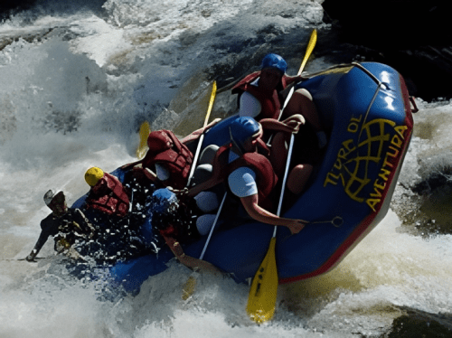 Rafting en aguas bravas río Orchy Escocia