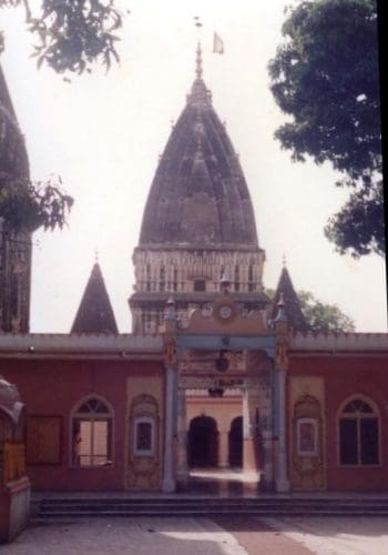 Templos en Jammu y Cachemira - Una vista frontal con Sikhara del Templo Raghunath, Jammu, India, dedicado al Señor Rama.  Crédito de la imagen Bhadani a través de Wikipedia Commons