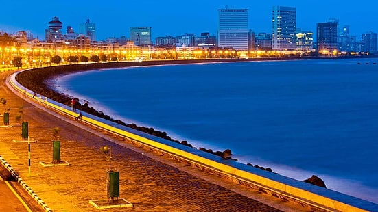  A 3km long boulevard in South Mumbai -Marine Drive