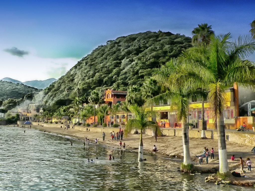 Chapala México 10 impresionantes regiones lacustres en el mundo - Pueblos junto al lago y frentes al mar