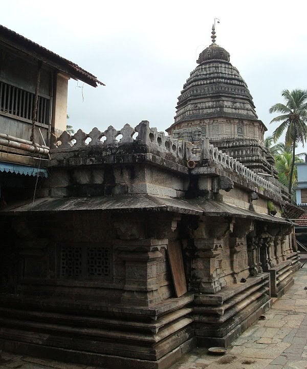  Temples in Karnataka - Gokarna Mahabaleshwar Temple Courtesy Sbblr geervaanee via Wikipedia Commons