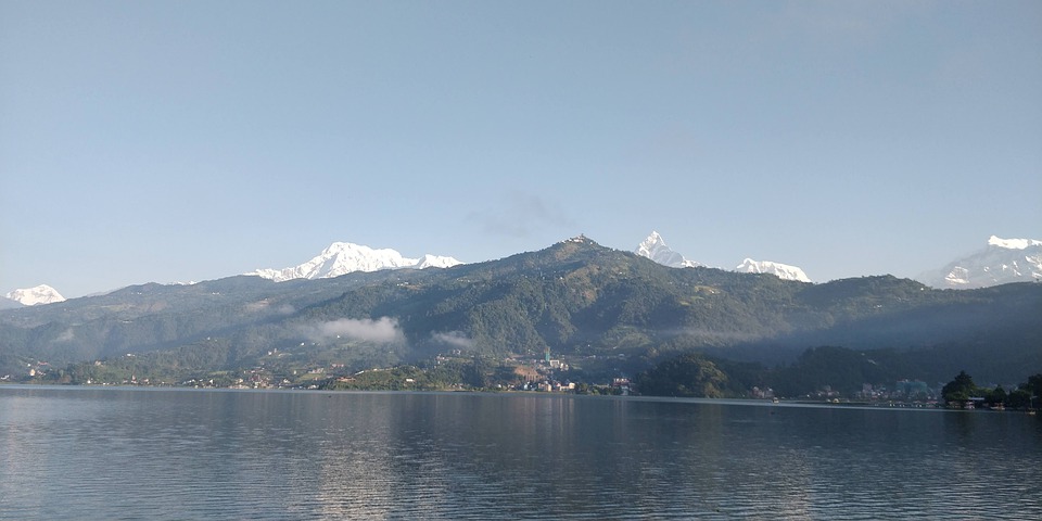 Pokhara Lake Nepal Nature Himal Mountain 7945142 10 impresionantes regiones lacustres en el mundo: pueblos junto al lago y frentes costeros