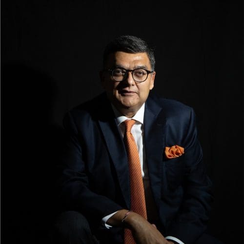 Dipak Deva, presidente del Comité de Turismo y Cultura de la FICCI
