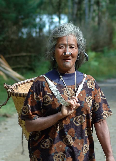 An Apatani tribal Woman going to field. Image credit Arif Siddiqui via Wikipedia Commons