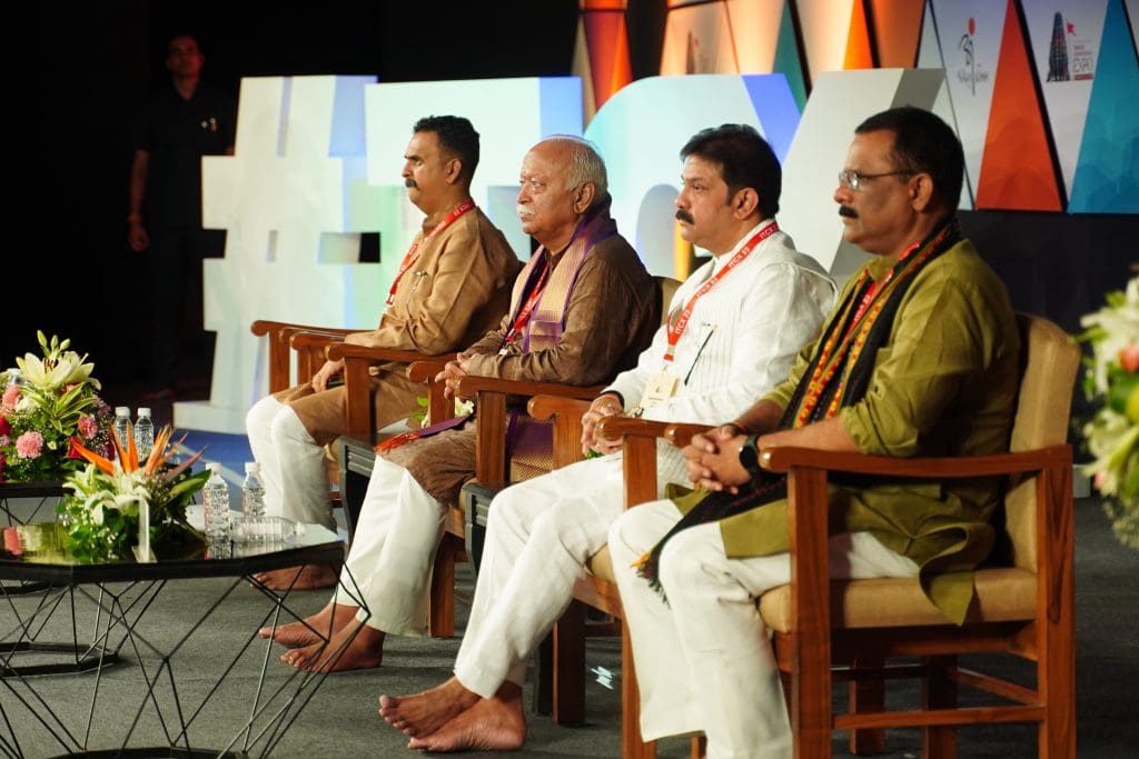 De izquierda a derecha: Giresh Kulkarni, Mohan Bhagwat, Prasad Lad y Ashok Tiwari