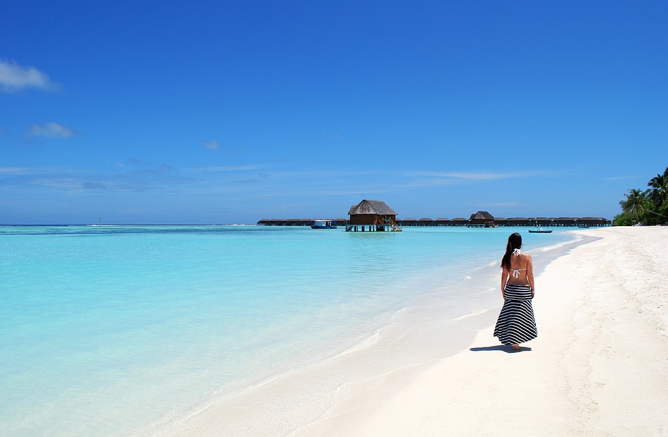Sea Maldives Beach Vacations Water Blue Island 3434910 31% de los indios realizarán viajes internacionales en 2023 a medida que la industria de viajes experimente un resurgimiento: un nuevo informe