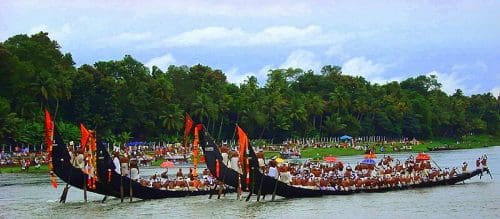 Carrera de botes Aranmula Kerala Crédito de la imagen: Arun Sinha de India, CC BY 2.0 a través de Wikimedia Commons