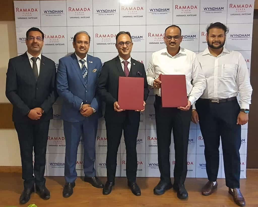 Firma del Ramada Plaza by Wyndham Varanasi Katesar 1 Firma del Ramada Plaza by Wyndham Varanasi Katesar