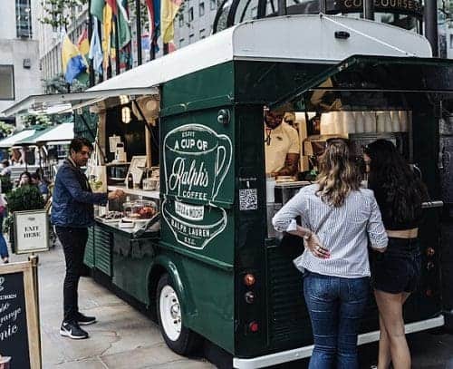 Around the World on a Plate: 13 Top Culinary Experiences 1 Food carts in Manhattan, New York City. Image credit: Sergiy Galyonkin from Raleigh, USA via Wilipedia Commons
