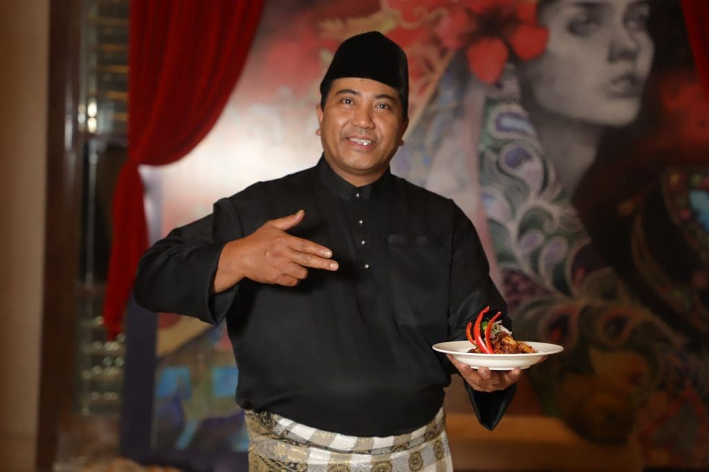 El chef Jais Bin Manan anfitrión de A Malay Odyssey