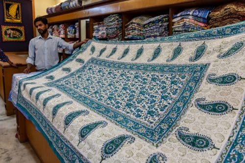 Jaipur is famous for which product? 10 Best things to buy from Jaipur - the Pink City 7 Quilts -Things to buy in Jaipur Credit : Ninara via Flickr