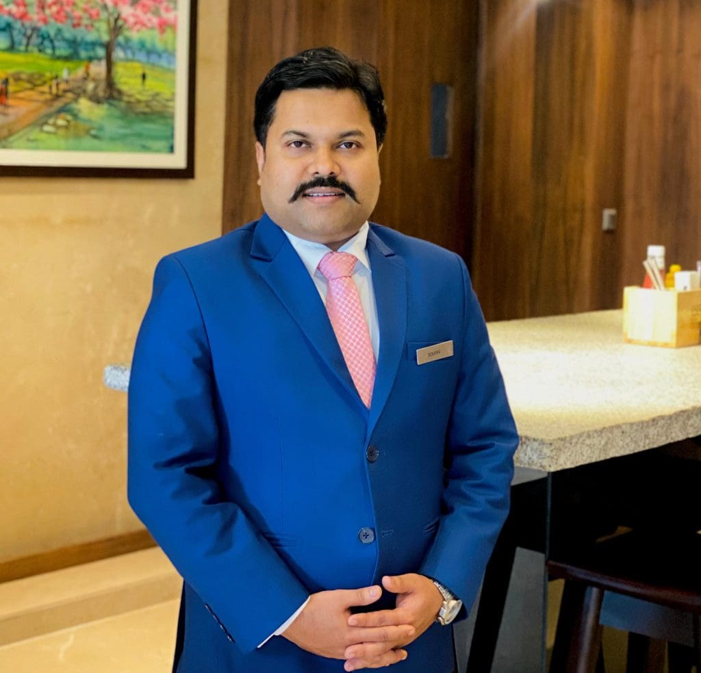 Sourav Chowdhury gerente de alimentos y bebidas Hilton Bangalore Embassy Golflinks