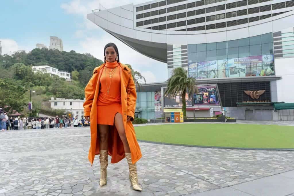 El ícono de la moda Rihanna hace un movimiento poderoso desatando una sensación mundial de la moda 1 El Blog del Internauta El ícono de la moda Rihanna hace un movimiento poderoso desatando una sensación de moda global
