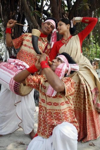 Festival de la rica cosecha de la India danza Bihu