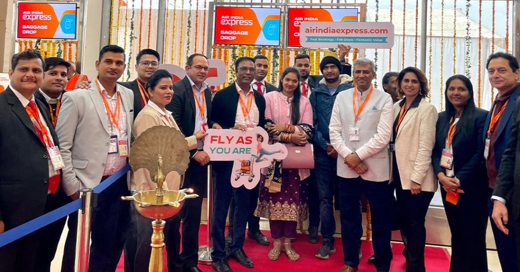 El primer vuelo de Air India Express despega de Ayodhya hacia Delhi mientras se inaugura el Aeropuerto Internacional de Ayodhya
