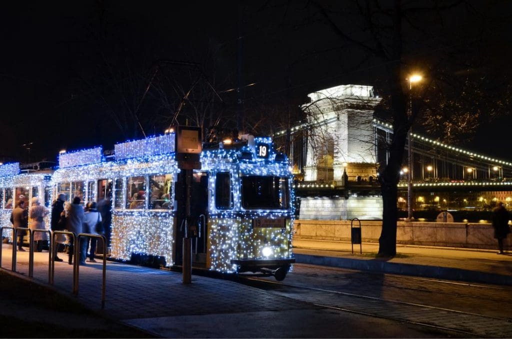 Tranvía de luces navideñas Budapest Hungría