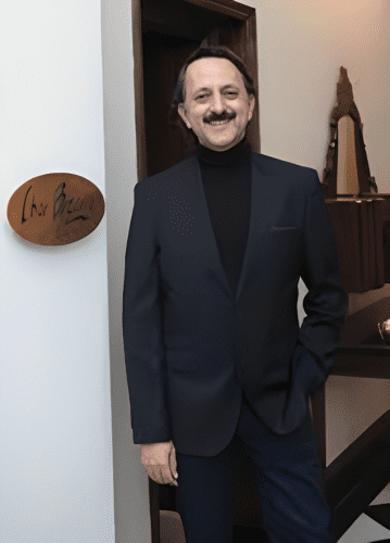 Rohit Khattar presidente fundador EHVOld World Hospitality